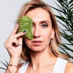 Grzebień Gua Sha z zielonego jadeitu YEYE Made in Nature - obrazek 2