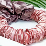 Satynowy wałek SILK BOW scrunchie do robienia loków YEYE - obrazek 3