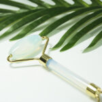 Zestaw roller + kamień Gua Sha do masażu i relaksu – naturalny kryształ Yeye - obrazek 4