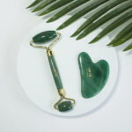 Zestaw roller + kamień Gua Sha do masażu i relaksu - zielony Jadeit Yeye - obrazek 3
