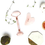 Zestaw roller + kamień Gua Sha do masażu i relaksu - różowy kwarc Yeye - obrazek 5