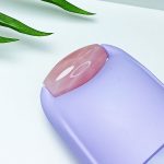 Lodowy roller z naturalnym kamieniem do masażu twarzy i ciała Yeye - obrazek 29